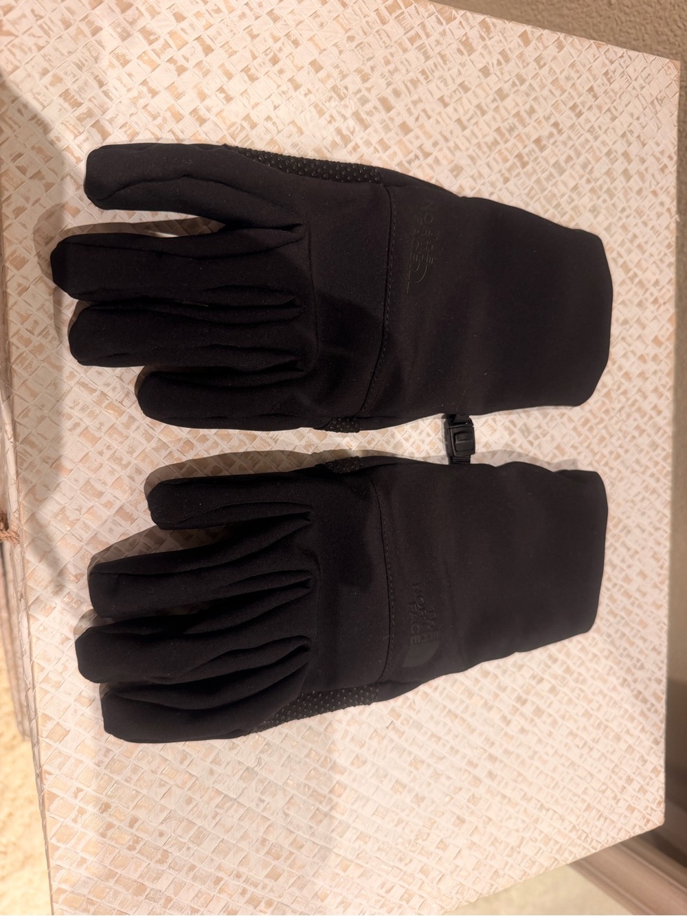 Women’s North Face Thermal Move to Zero Gloves, Size Small